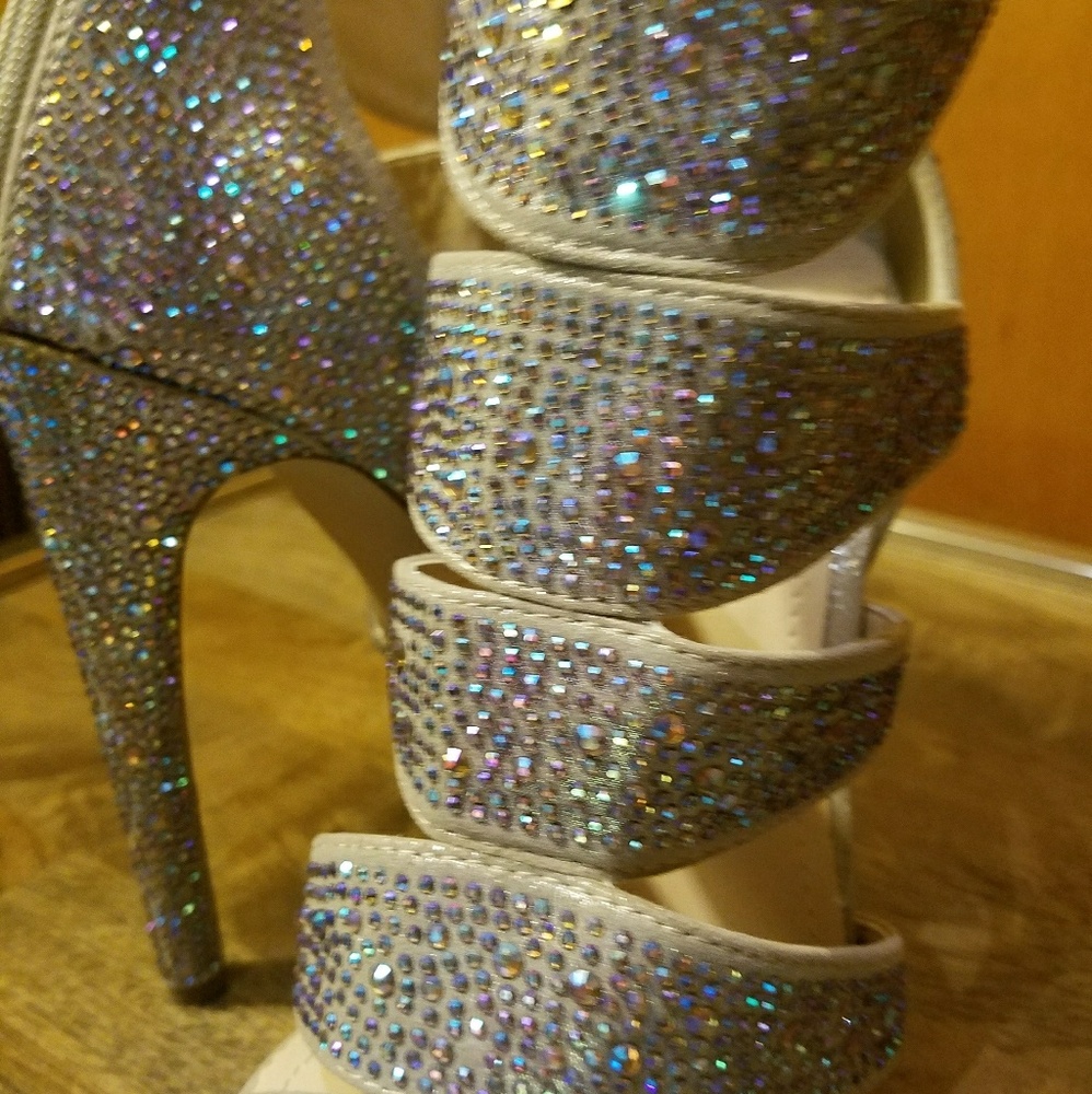 FABULOUS HOLO/GOLD PROM SHOES!